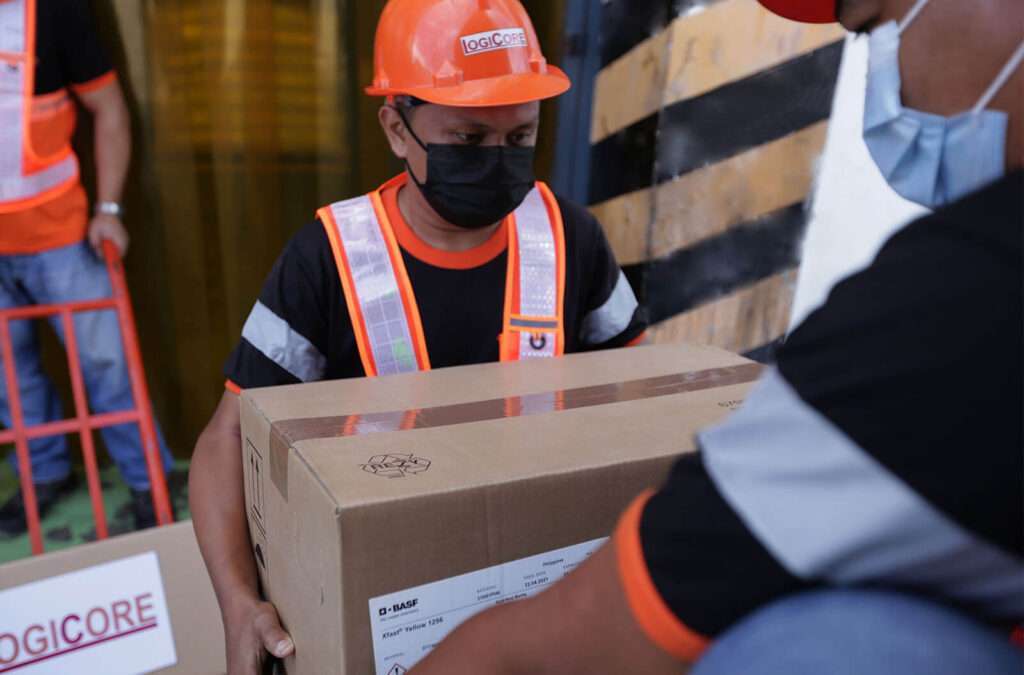 Logicore Employee on duty-lifting boxes - Logicore Inc.